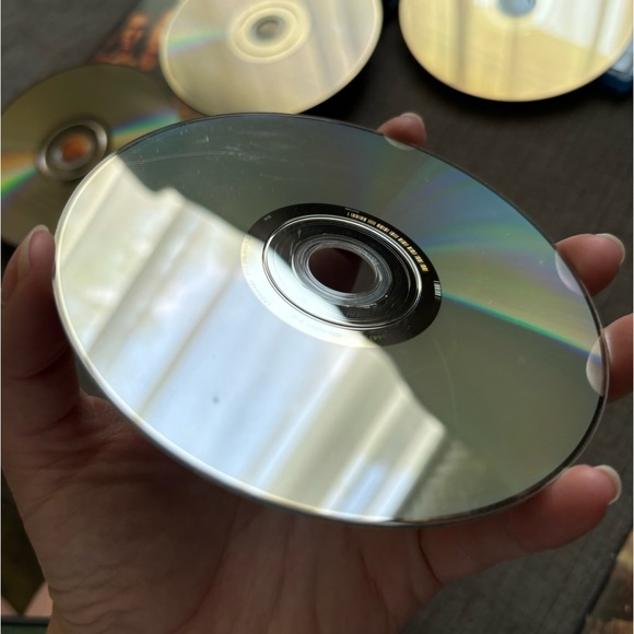 Bundle of 6 gently used Disney movies, 4 DVD’s & 2 Blu-ray’s - Picture 6 of 11